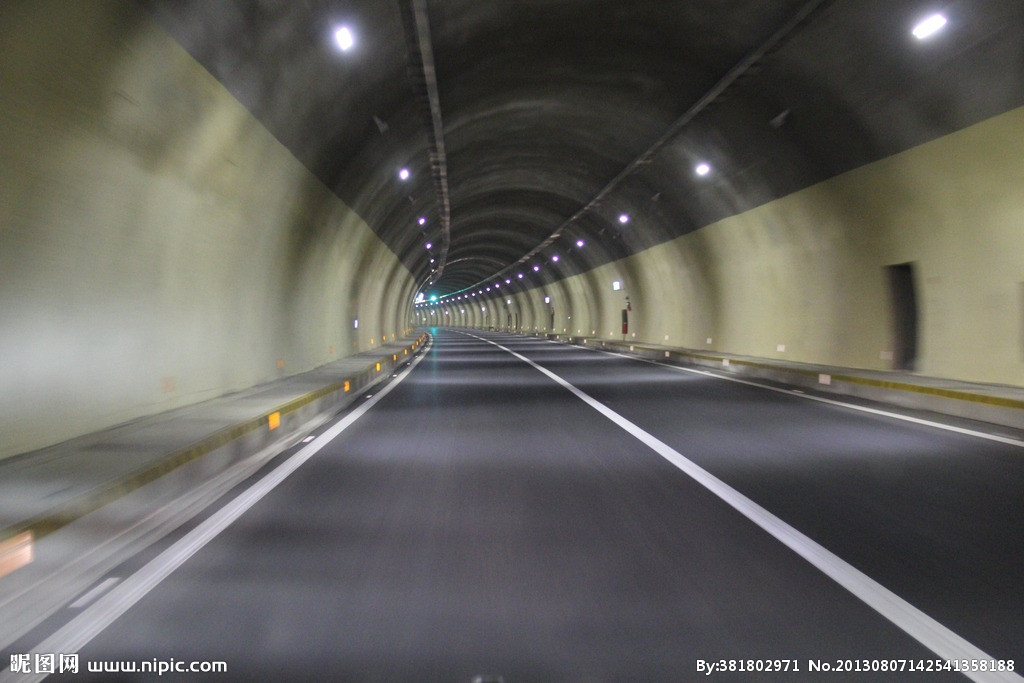 蜀工路面拋丸機隧道防水及鋪裝應用